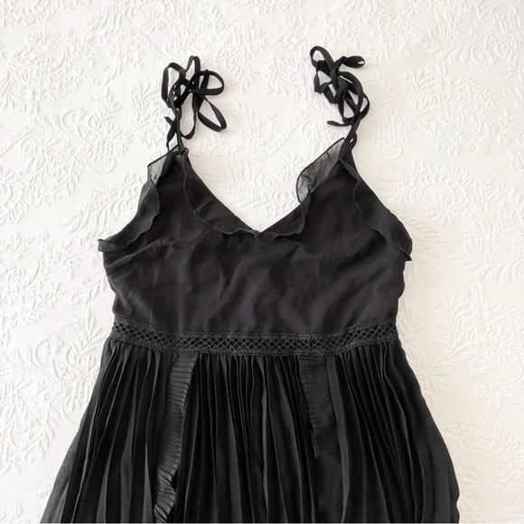 NWOT Lulus Never a Dull Moment Black Tie-Strap Pleated Midi Dress Medium - Picture 3 of 7